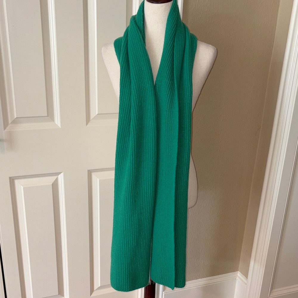 Loft Oversized Kelly Green Woven Knit Scarf 35" x 15"